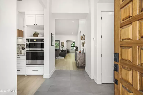 Scottsdale, AZ 85258,10118 E CINNABAR Avenue