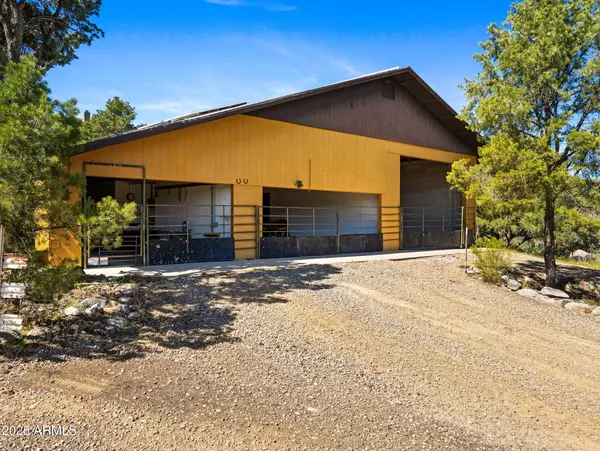 Peeples Valley, AZ 86332,18205 W Buckhorn Drive
