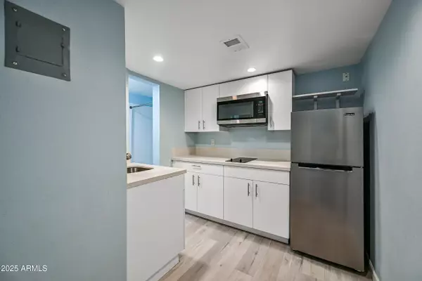 Phoenix, AZ 85018,3025 N 32nd Street #45