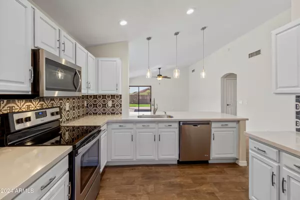 6529 W PASO Trail, Phoenix, AZ 85083