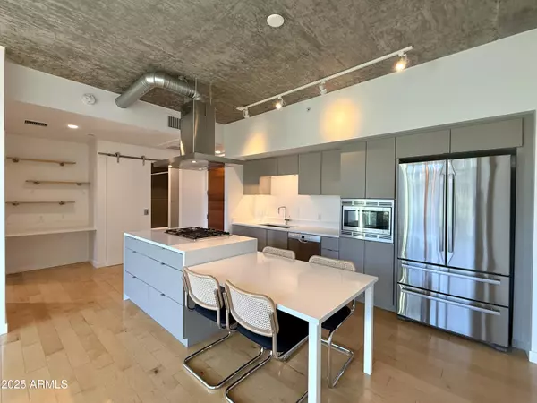 Phoenix, AZ 85003,100 W Portland Street #406