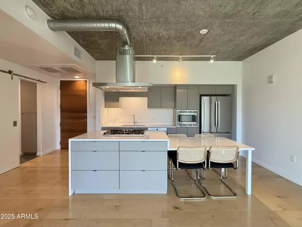 Phoenix, AZ 85003,100 W Portland Street #406