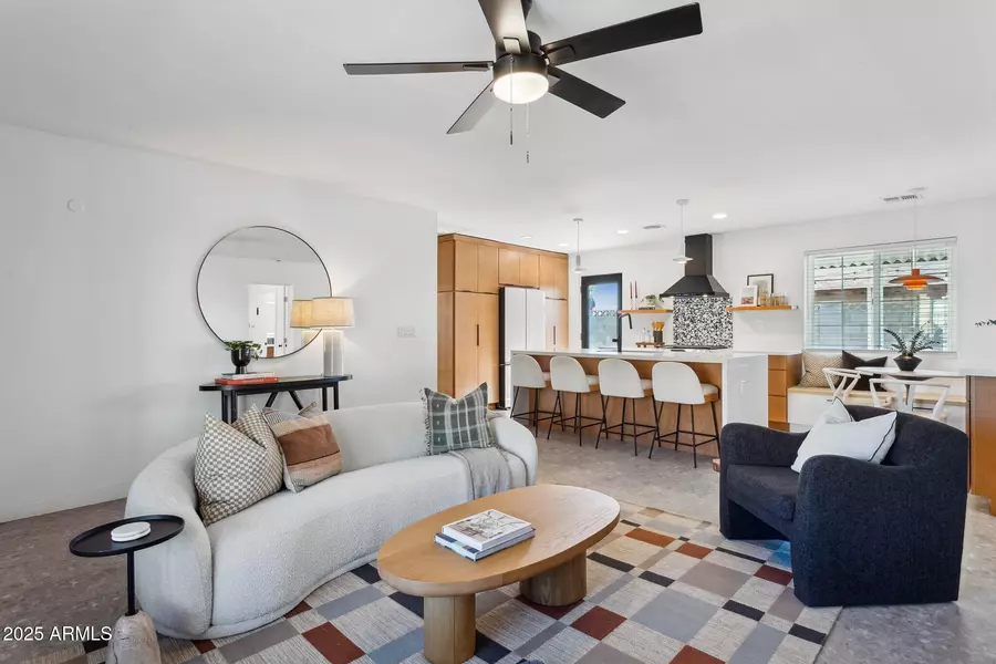 1246 E VISTA Avenue, Phoenix, AZ 85020