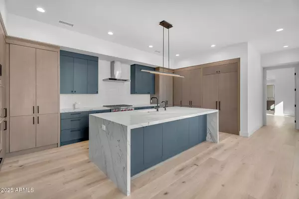 Paradise Valley, AZ 85253,6975 N 39TH Place