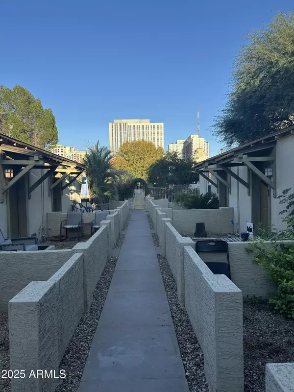 Phoenix, AZ 85003,636 N 4th Avenue #3