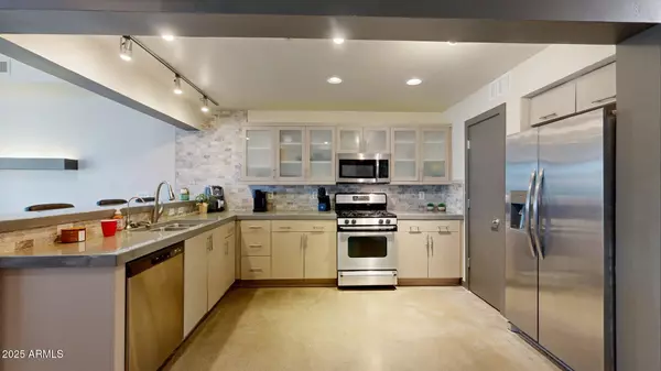 Phoenix, AZ 85004,1326 N CENTRAL Avenue #202