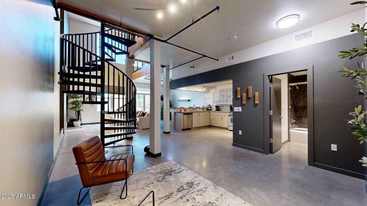 Phoenix, AZ 85004,1326 N CENTRAL Avenue #202