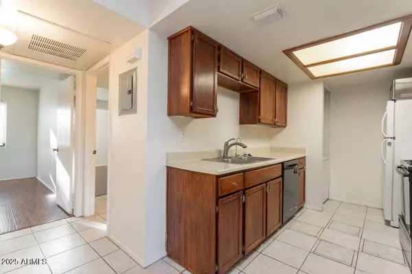 Phoenix, AZ 85008,4211 E PALM Lane #212
