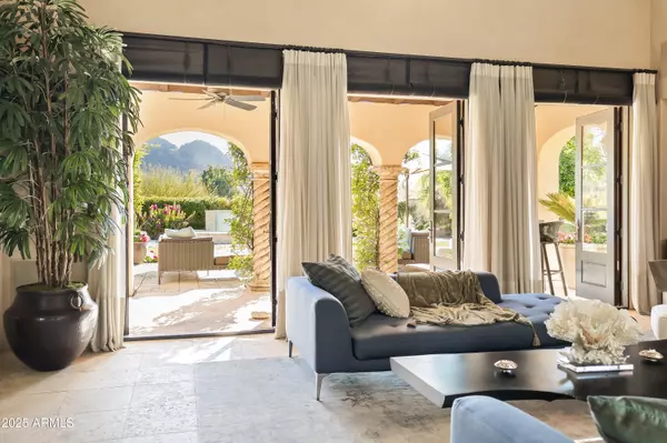 Paradise Valley, AZ 85253,4949 E LINCOLN Drive #34