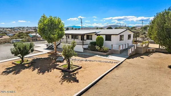 16132 S RED ROCK Lane, Mayer, AZ 86333