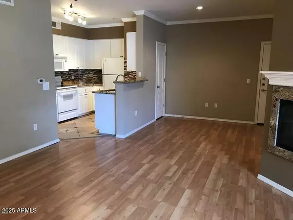 Phoenix, AZ 85016,1701 E COLTER Street #327