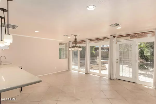 Tempe, AZ 85282,2145 E ELLIS Drive