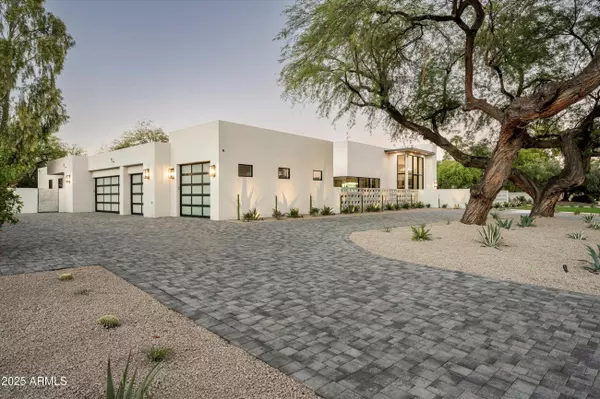 Paradise Valley, AZ 85253,6748 E BERNEIL Lane