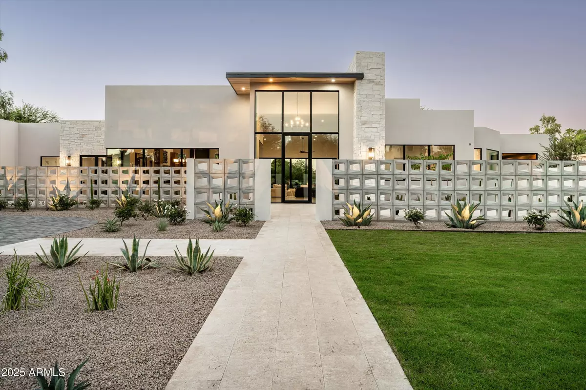 Paradise Valley, AZ 85253,6748 E BERNEIL Lane