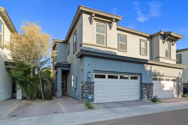 Phoenix, AZ 85018,3041 N 37TH Way