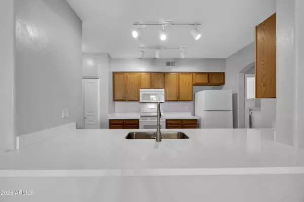Chandler, AZ 85225,955 E KNOX Road #110