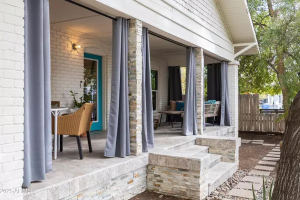 Phoenix, AZ 85007,829 N 8TH Avenue