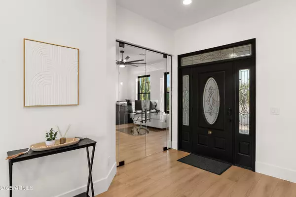 Phoenix, AZ 85086,608 W RESTIN Road