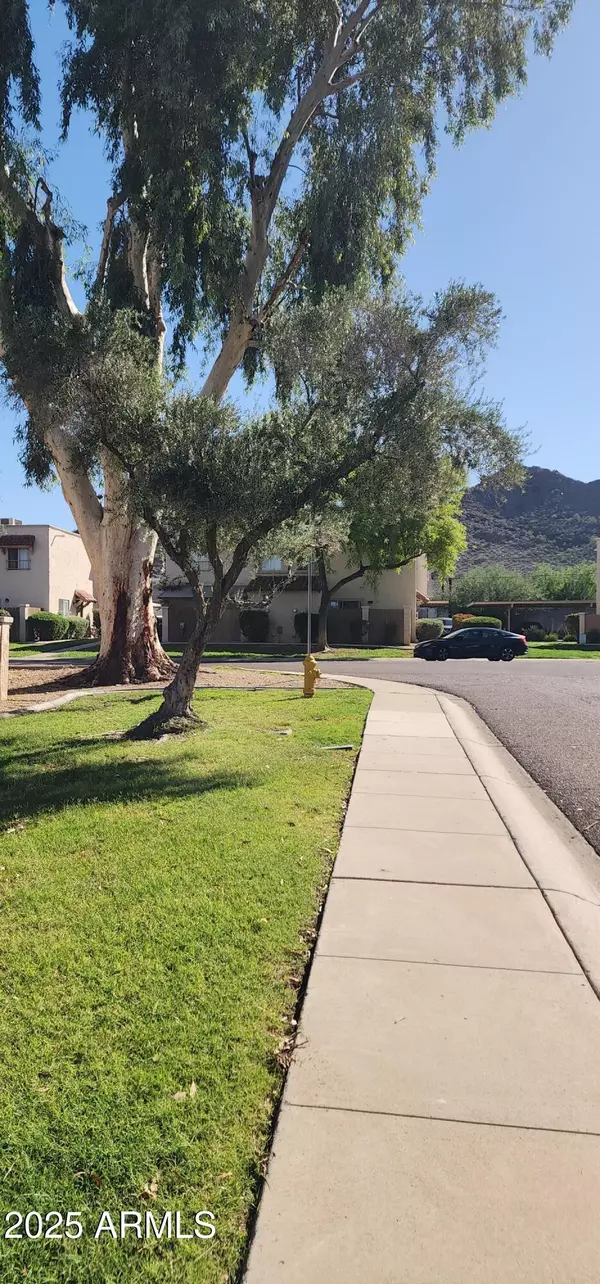 Phoenix, AZ 85020,1228 E LAWRENCE Lane