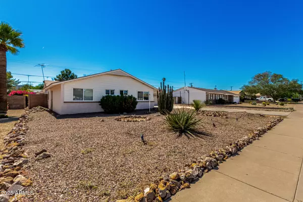 Phoenix, AZ 85028,3045 E CHOLLA Street