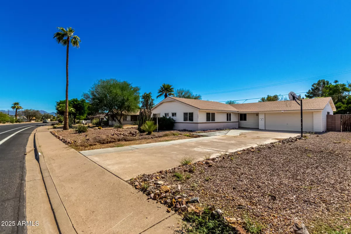 Phoenix, AZ 85028,3045 E CHOLLA Street