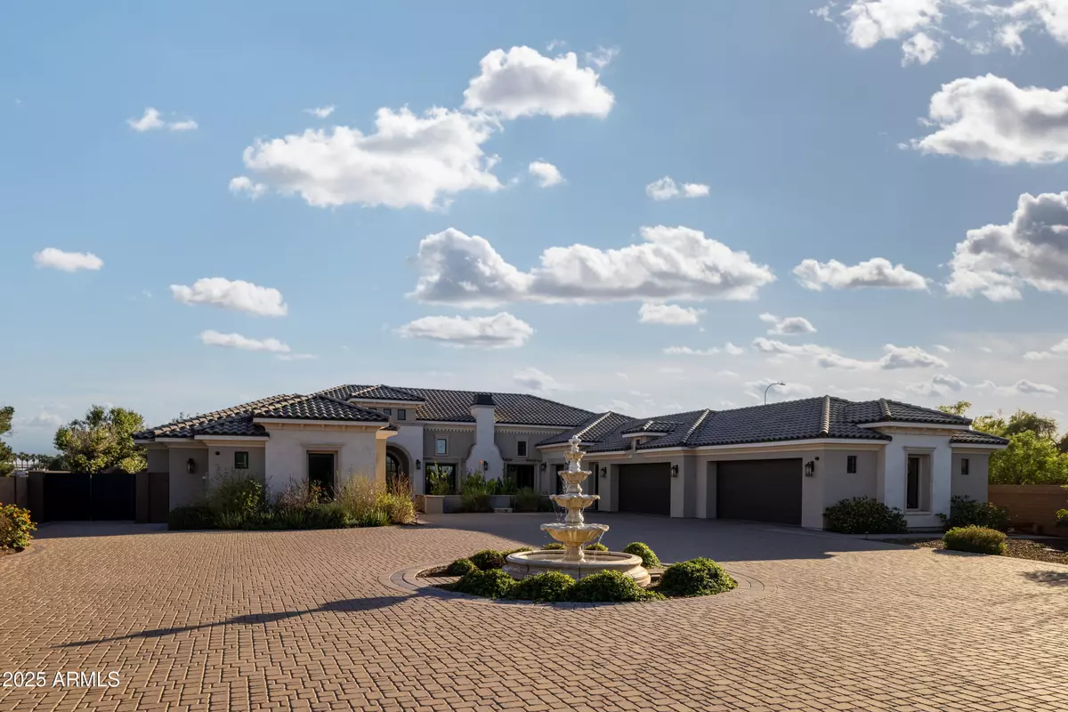 Chandler, AZ 85286,1011 E KINGBIRD Place