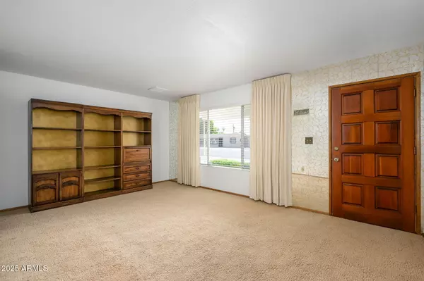 Glendale, AZ 85303,7614 W PALMAIRE Avenue