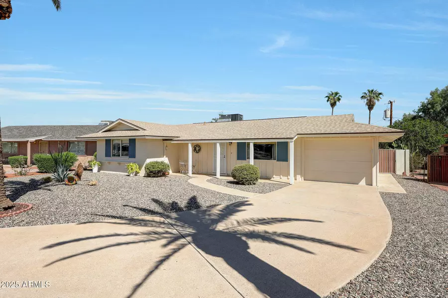 10516 W SNEAD Drive, Sun City, AZ 85351