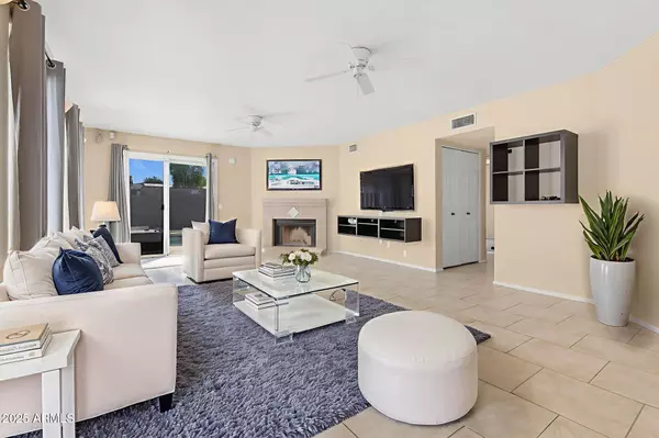 Phoenix, AZ 85042,7039 S 41ST Place