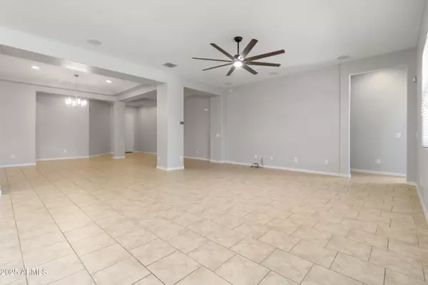 Tolleson, AZ 85353,10519 W RAYMOND Street