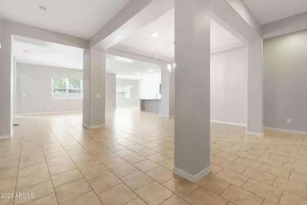 Tolleson, AZ 85353,10519 W RAYMOND Street