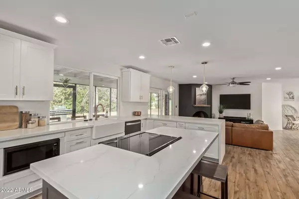 Scottsdale, AZ 85254,6602 E PERSHING Avenue
