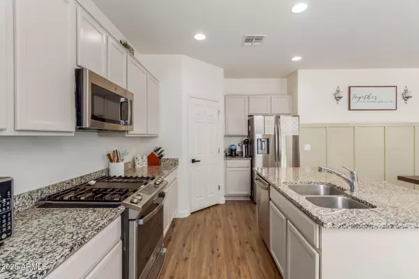Phoenix, AZ 85041,3215 W POLLACK Street
