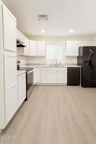 108 S OCOTILLO Drive, Apache Junction, AZ 85120