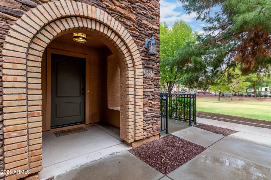 1634 E CANYON CREEK Drive, Gilbert, AZ 85295
