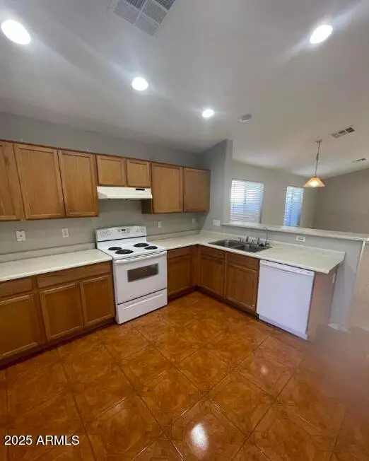 Phoenix, AZ 85043,7208 W WARNER Street