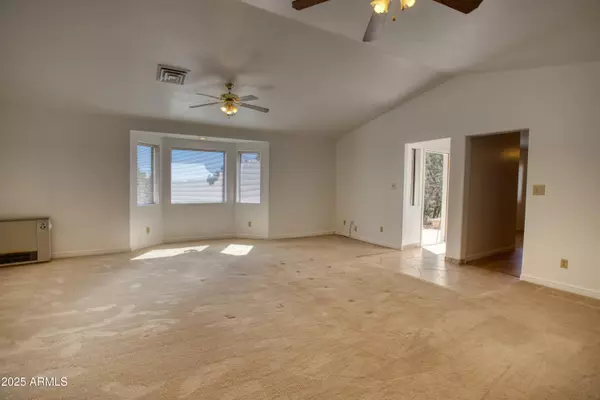 Show Low, AZ 85901,949 GERONIMO Lane