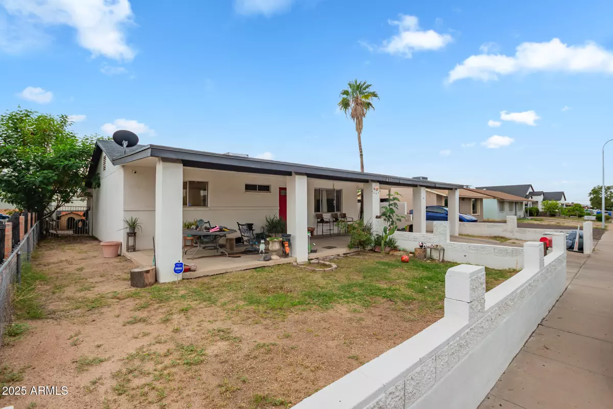Phoenix, AZ 85041,231 W DESERT Drive