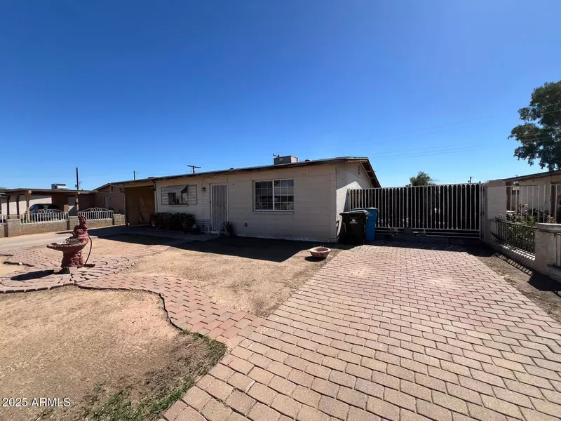 7511 W CLARENDON Avenue, Phoenix, AZ 85033
