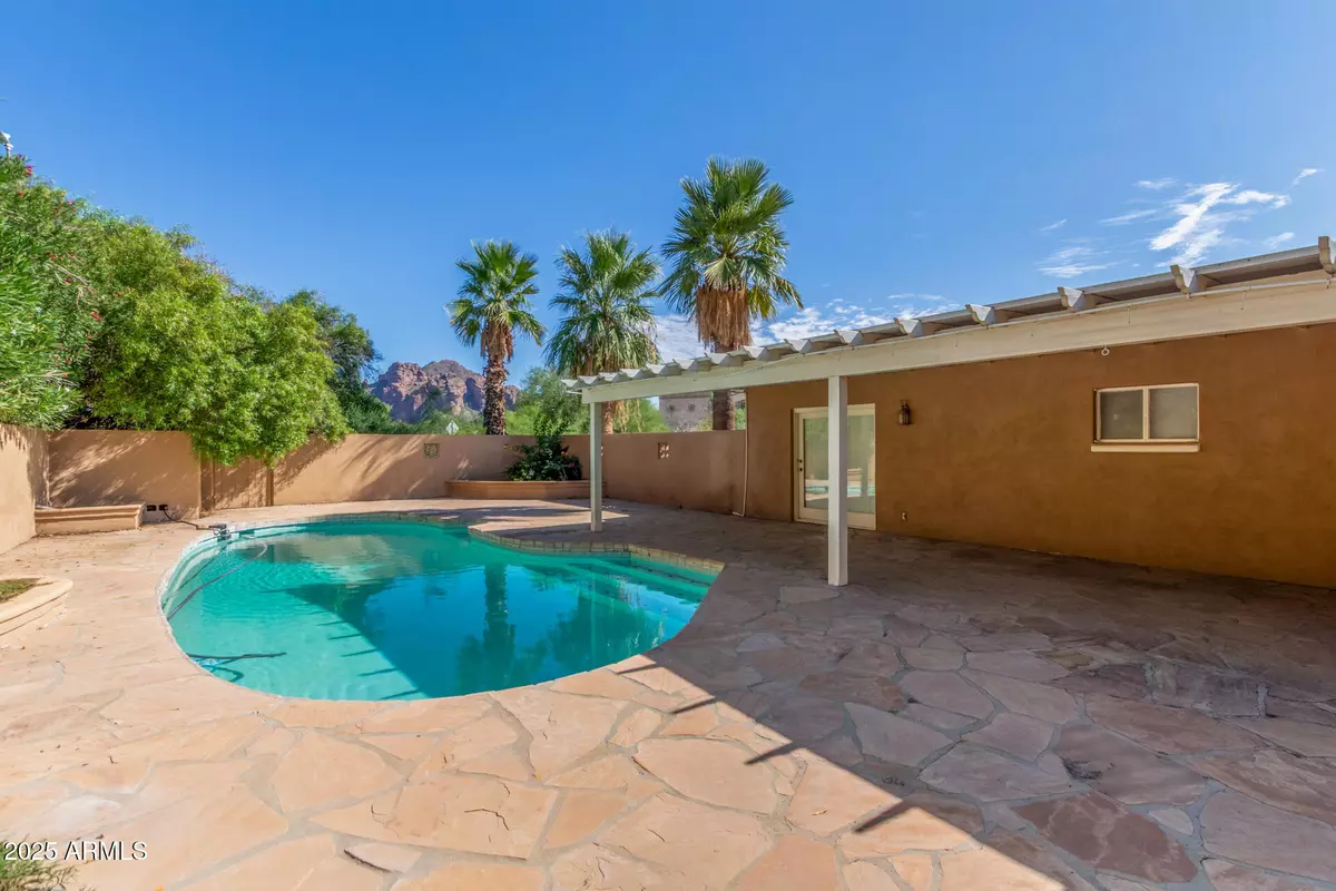Paradise Valley, AZ 85253,4002 E MCDONALD Drive