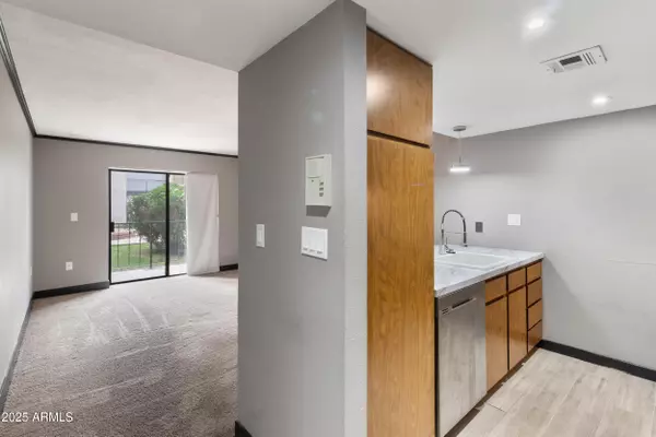 Phoenix, AZ 85016,3033 E DEVONSHIRE Avenue #1016
