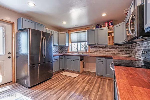 Clay Springs, AZ 85923,4933 SAWMILL Road