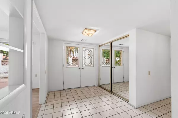 Mesa, AZ 85206,931 LEISURE WORLD --