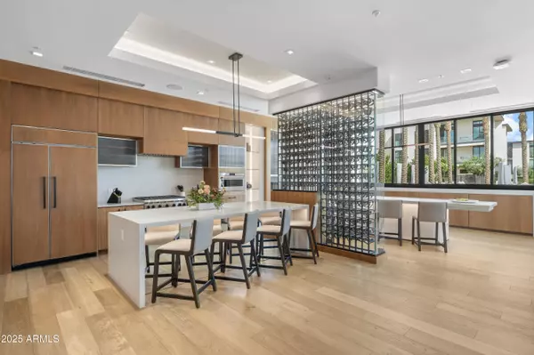 Paradise Valley, AZ 85253,6587 N PALMERAIE Boulevard #2041