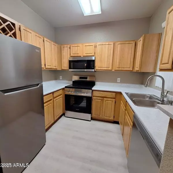 Phoenix, AZ 85027,2929 W YORKSHIRE Drive #1040