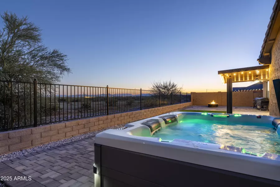 18493 W HIDDENVIEW Drive, Goodyear, AZ 85338