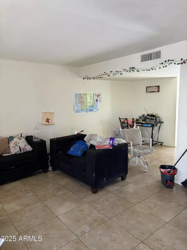 Phoenix, AZ 85019,3605 W BETHANY HOME Road #17
