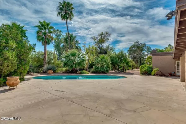 5739 E CACTUS Road, Scottsdale, AZ 85254