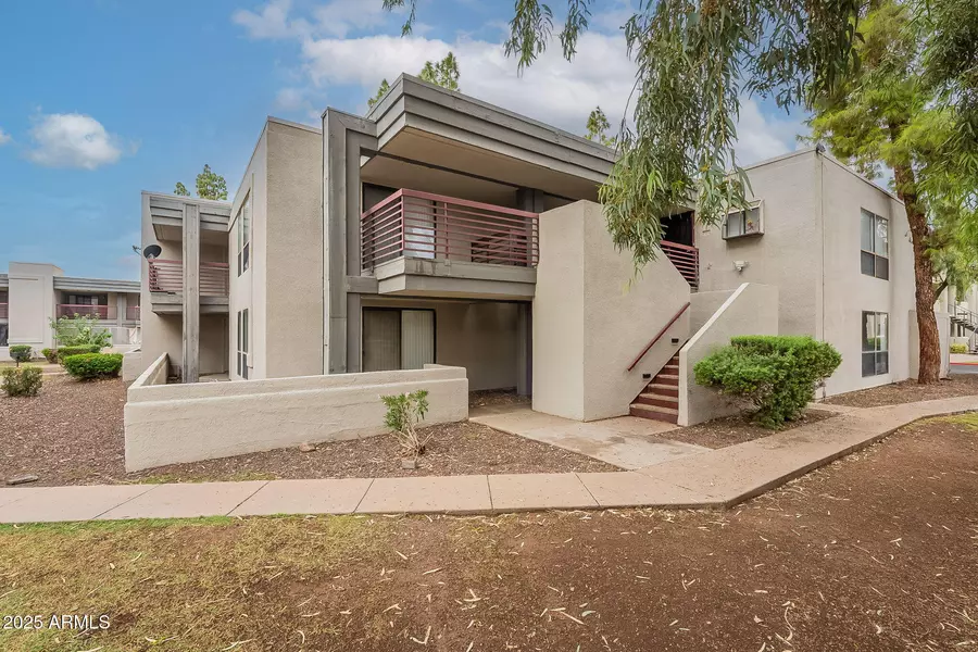 3329 W DANBURY Drive #F116, Phoenix, AZ 85053