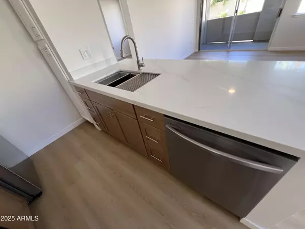Scottsdale, AZ 85254,7009 E ACOMA Drive #1033